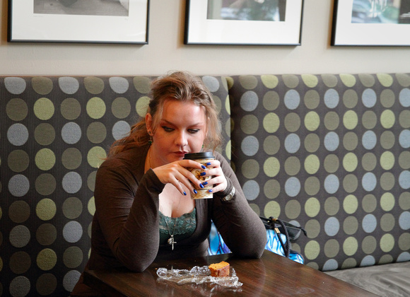 Robin, Iris Book Cafe